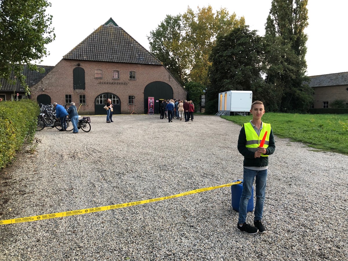 Ginds, tussen de netels