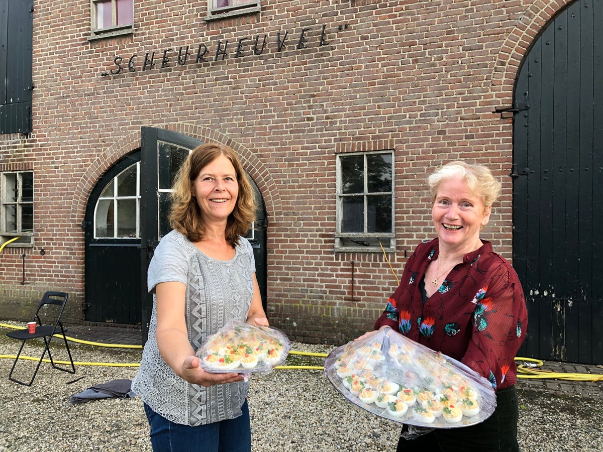 Ginds, tussen de netels