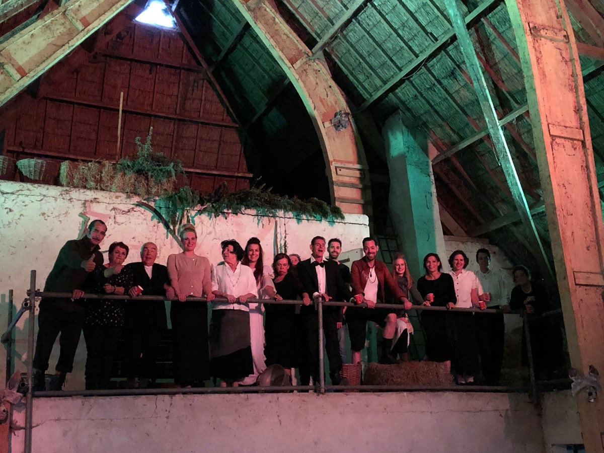 Ginds, tussen de netels