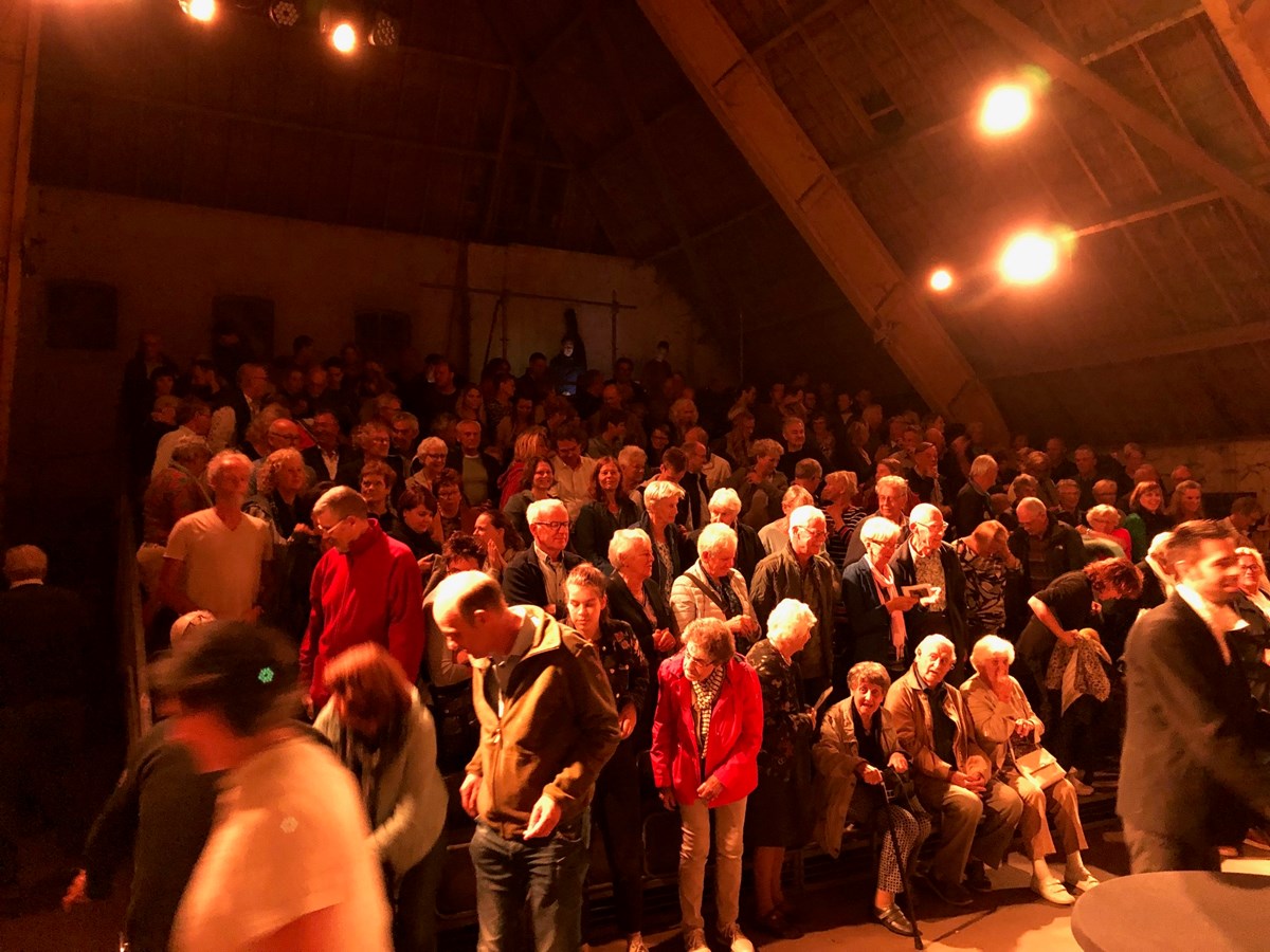 Ginds, tussen de netels