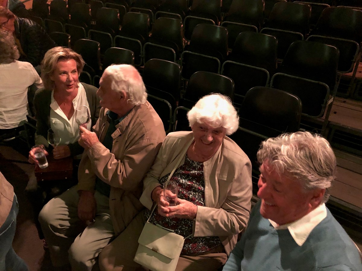 Ginds, tussen de netels