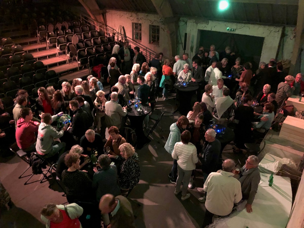 Ginds, tussen de netels