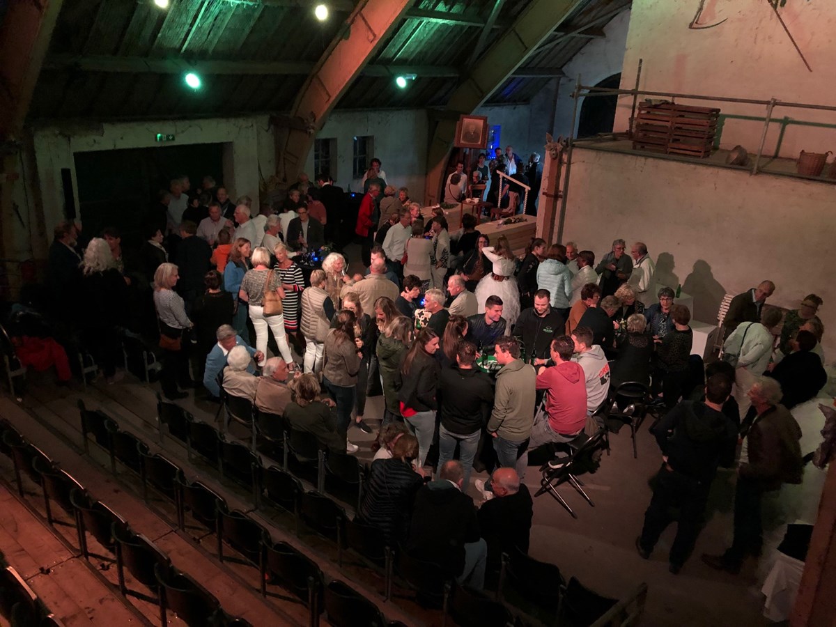 Ginds, tussen de netels