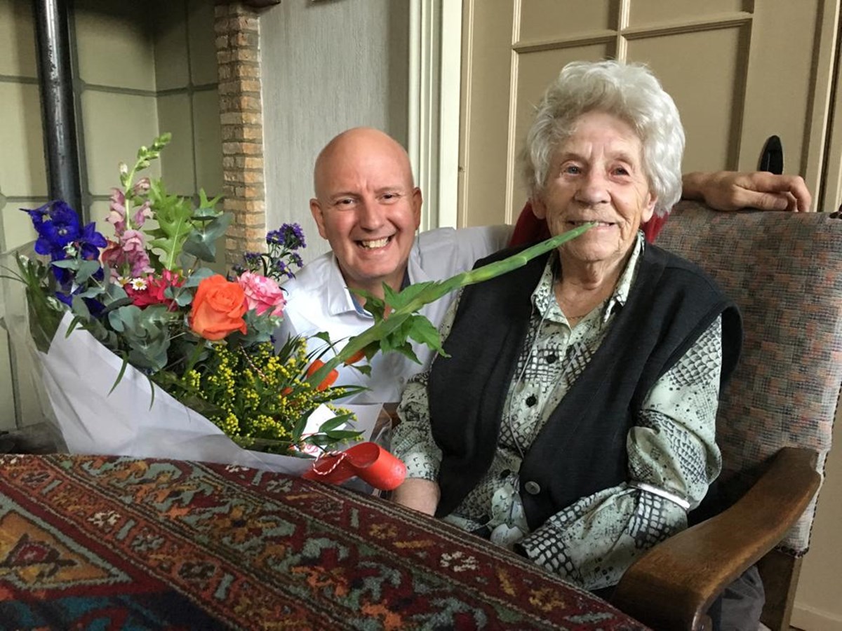 Ginds, tussen de netels