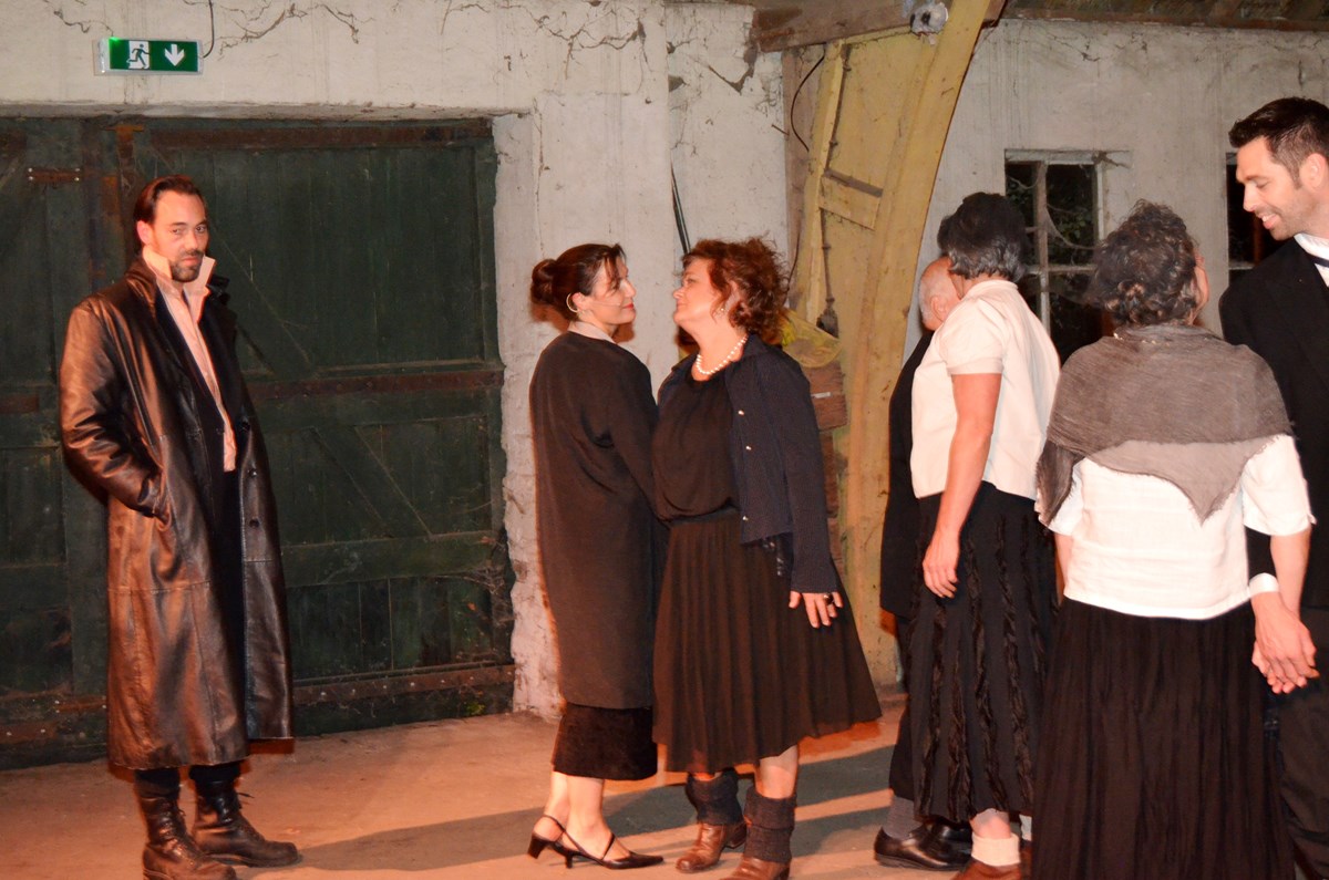 Ginds, tussen de netels