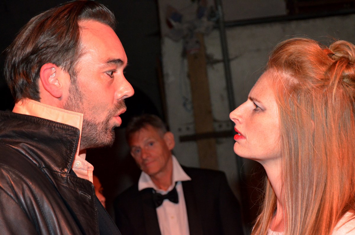 Ginds, tussen de netels