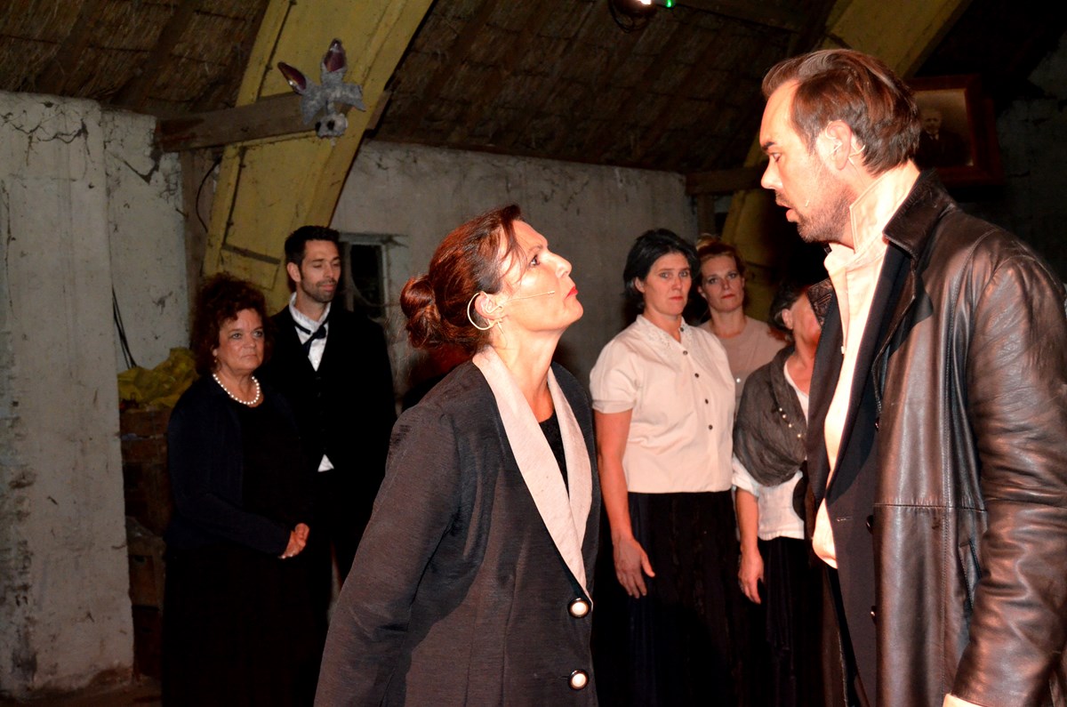 Ginds, tussen de netels