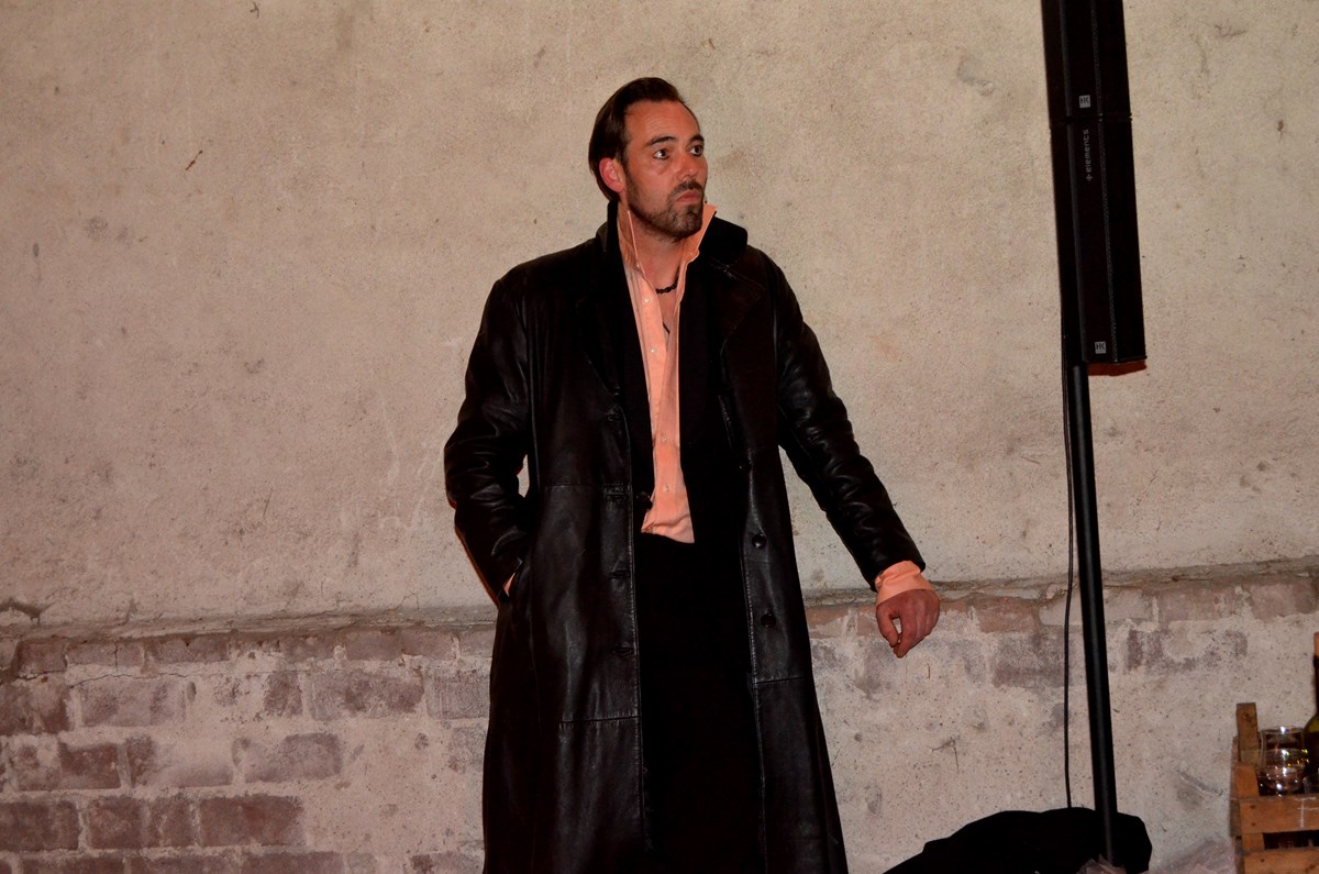 Ginds, tussen de netels