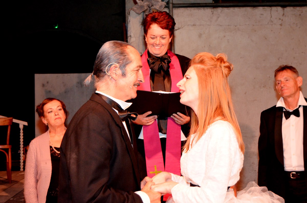 Ginds, tussen de netels