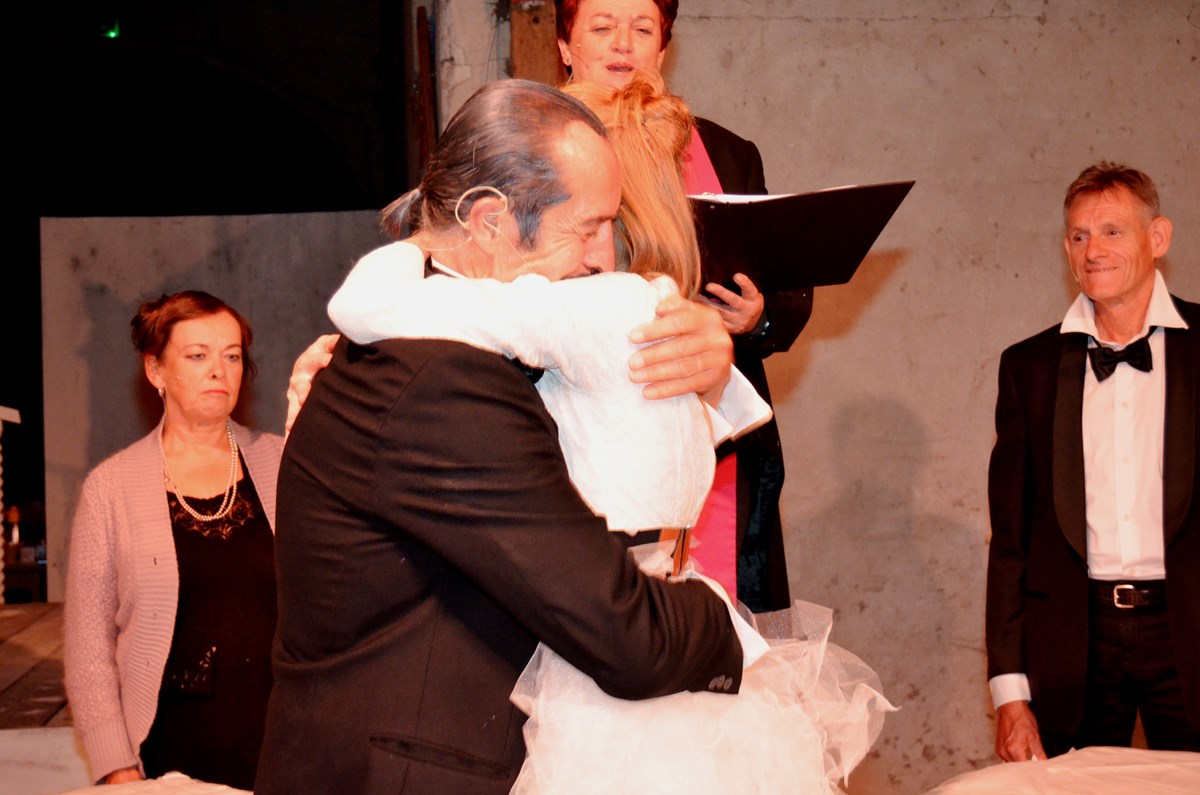 Ginds, tussen de netels