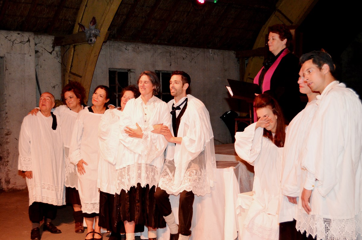 Ginds, tussen de netels