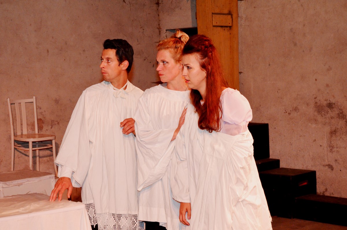 Ginds, tussen de netels