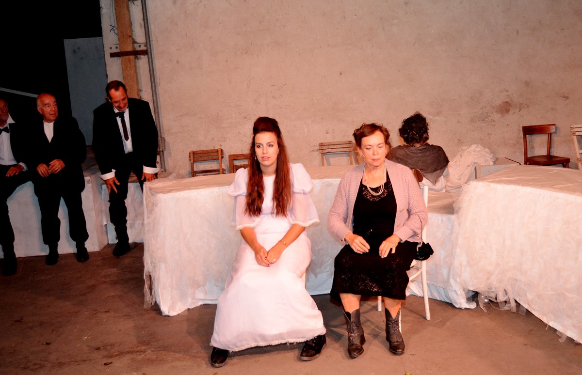 Ginds, tussen de netels