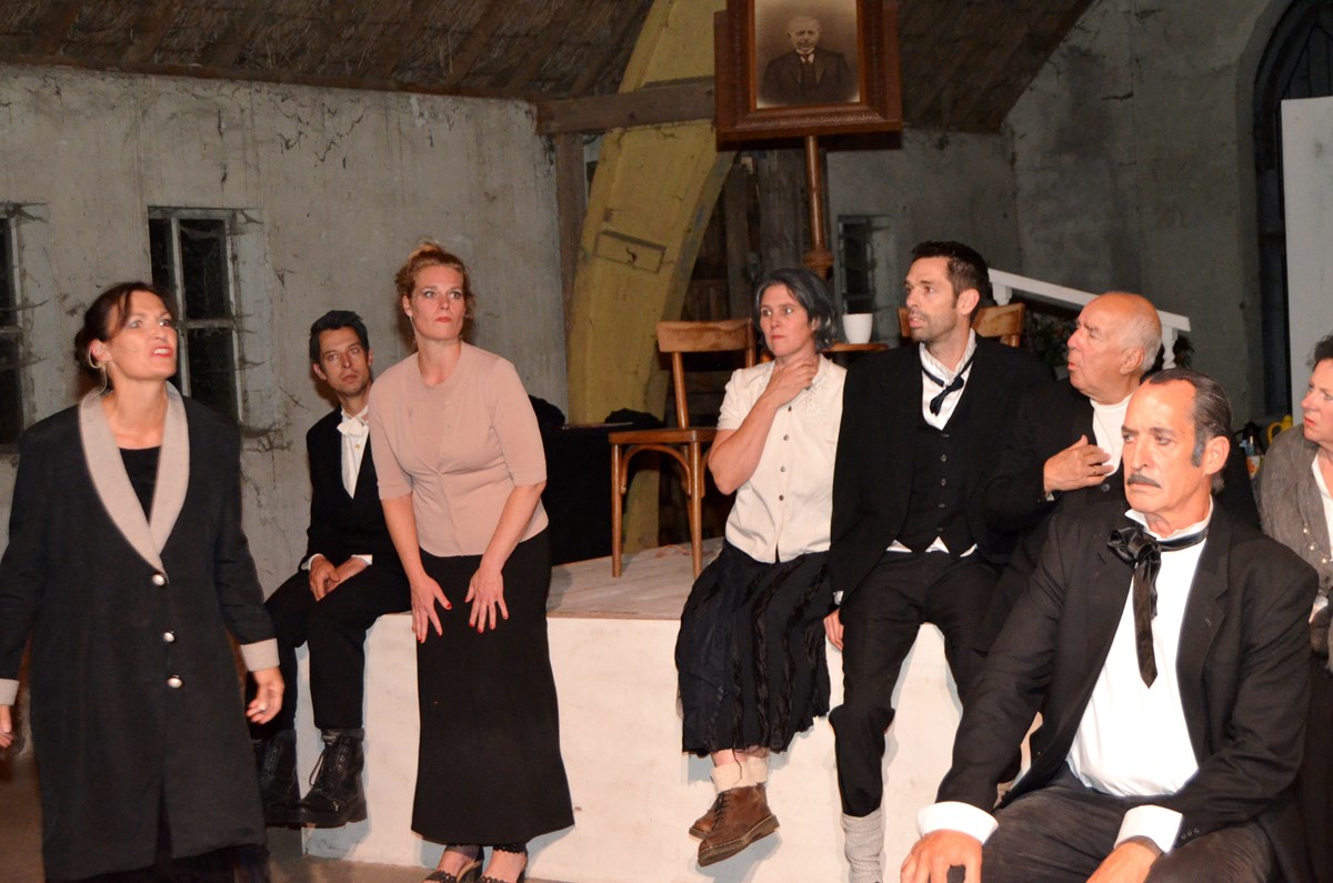 Ginds, tussen de netels