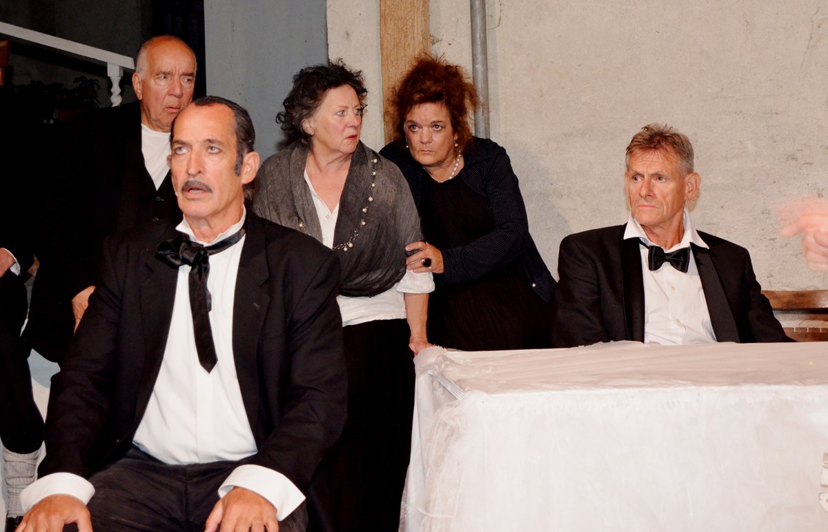 Ginds, tussen de netels