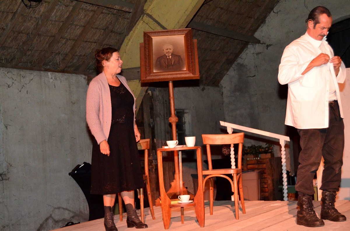 Ginds, tussen de netels