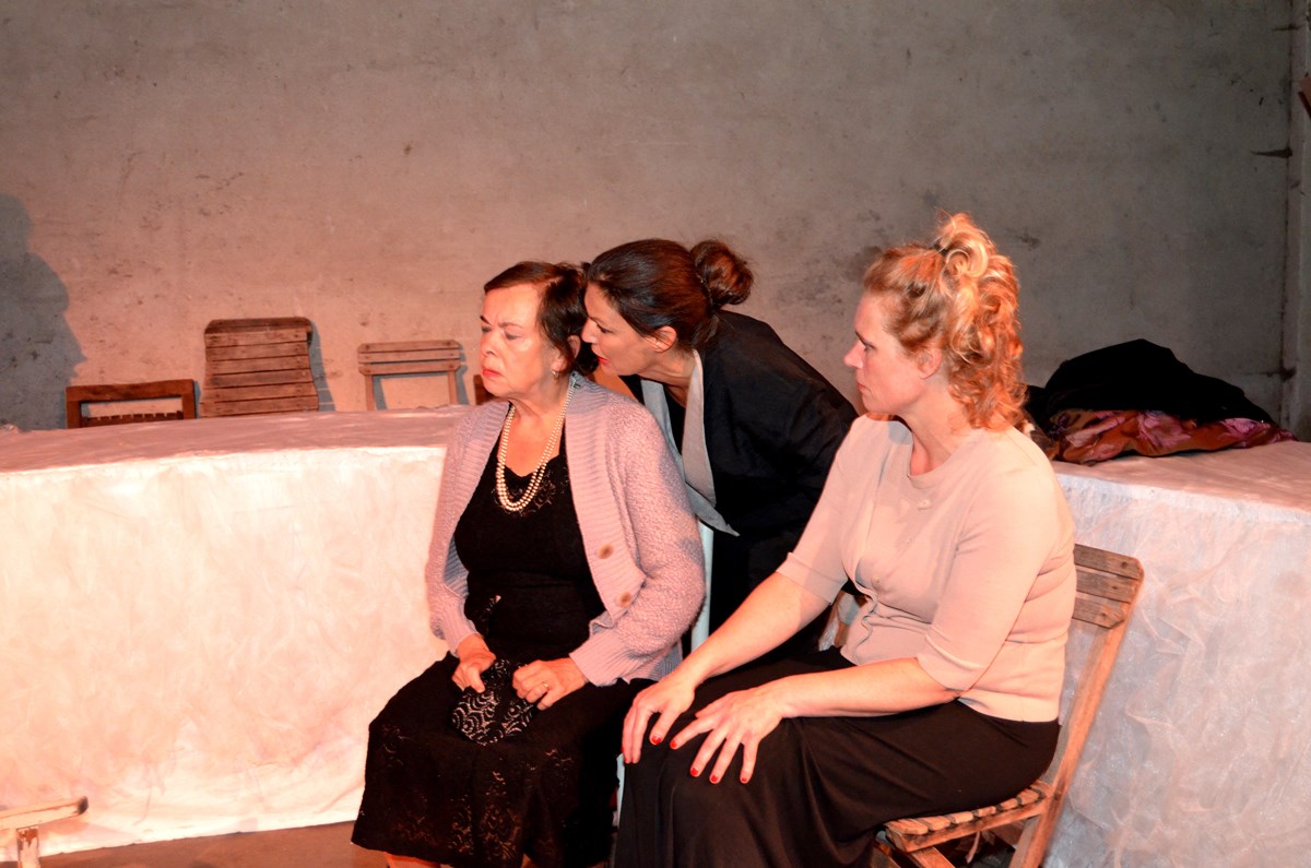 Ginds, tussen de netels