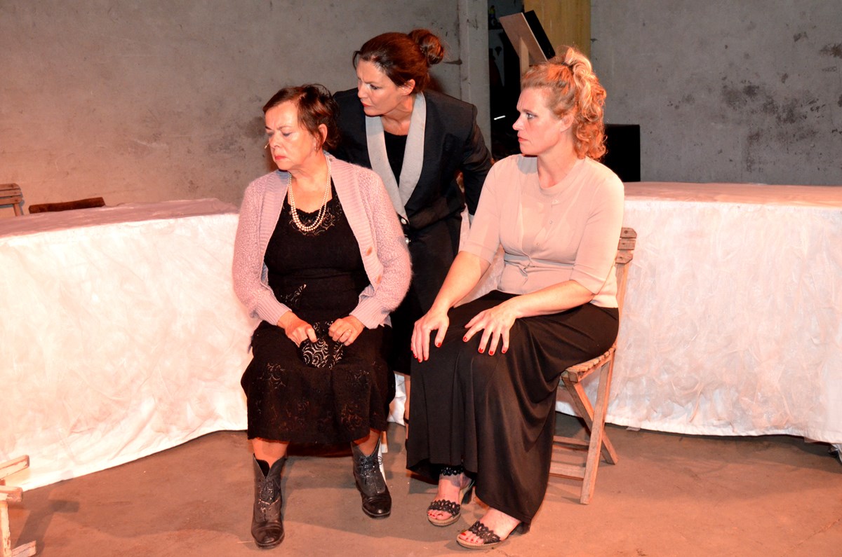 Ginds, tussen de netels