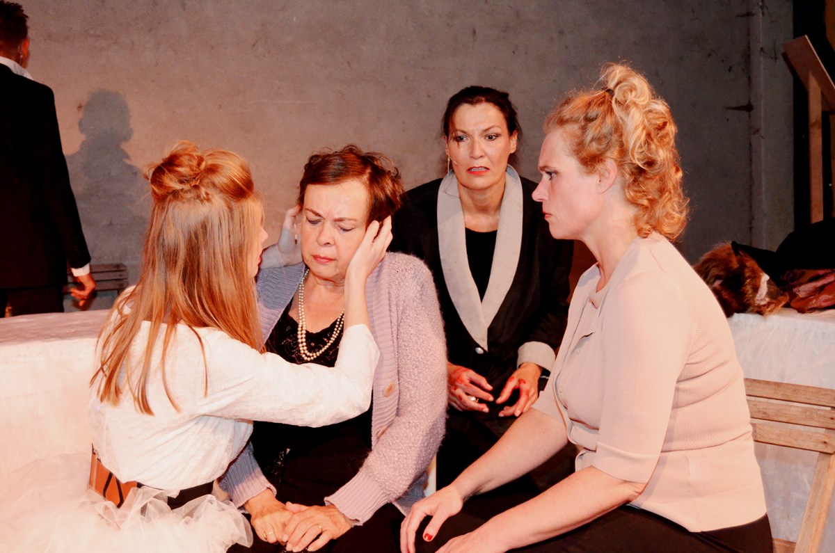 Ginds, tussen de netels