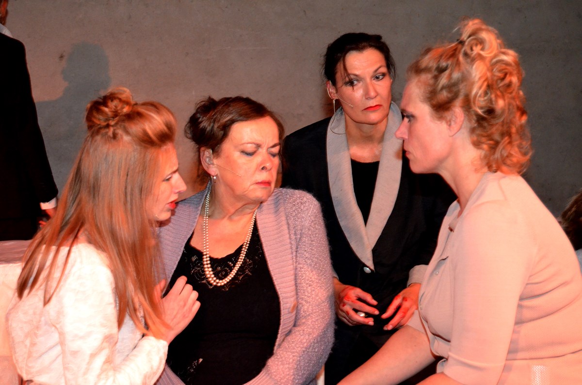 Ginds, tussen de netels