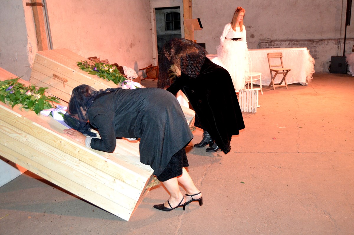 Ginds, tussen de netels