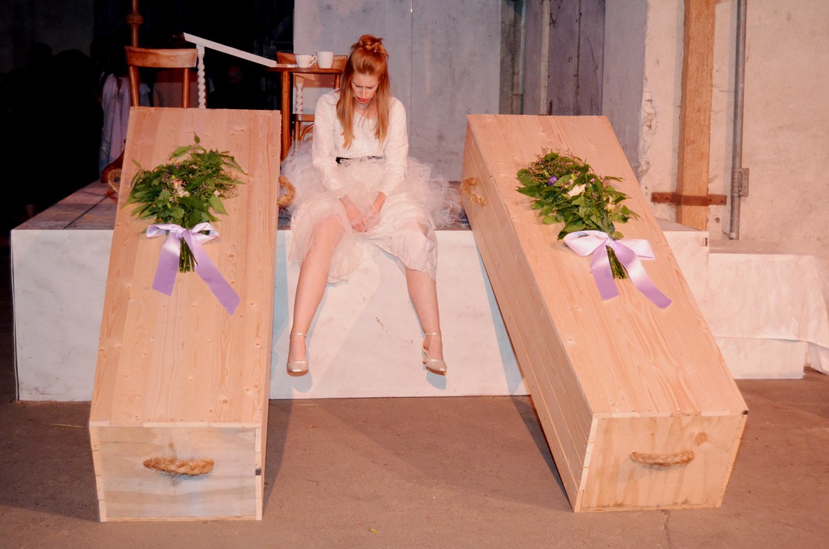 Ginds, tussen de netels