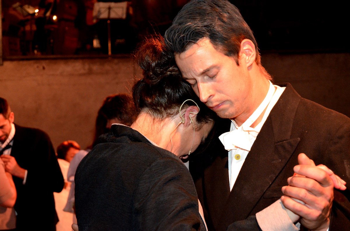 Ginds, tussen de netels