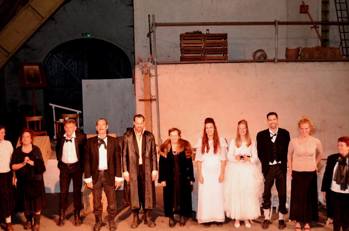 Ginds, tussen de netels