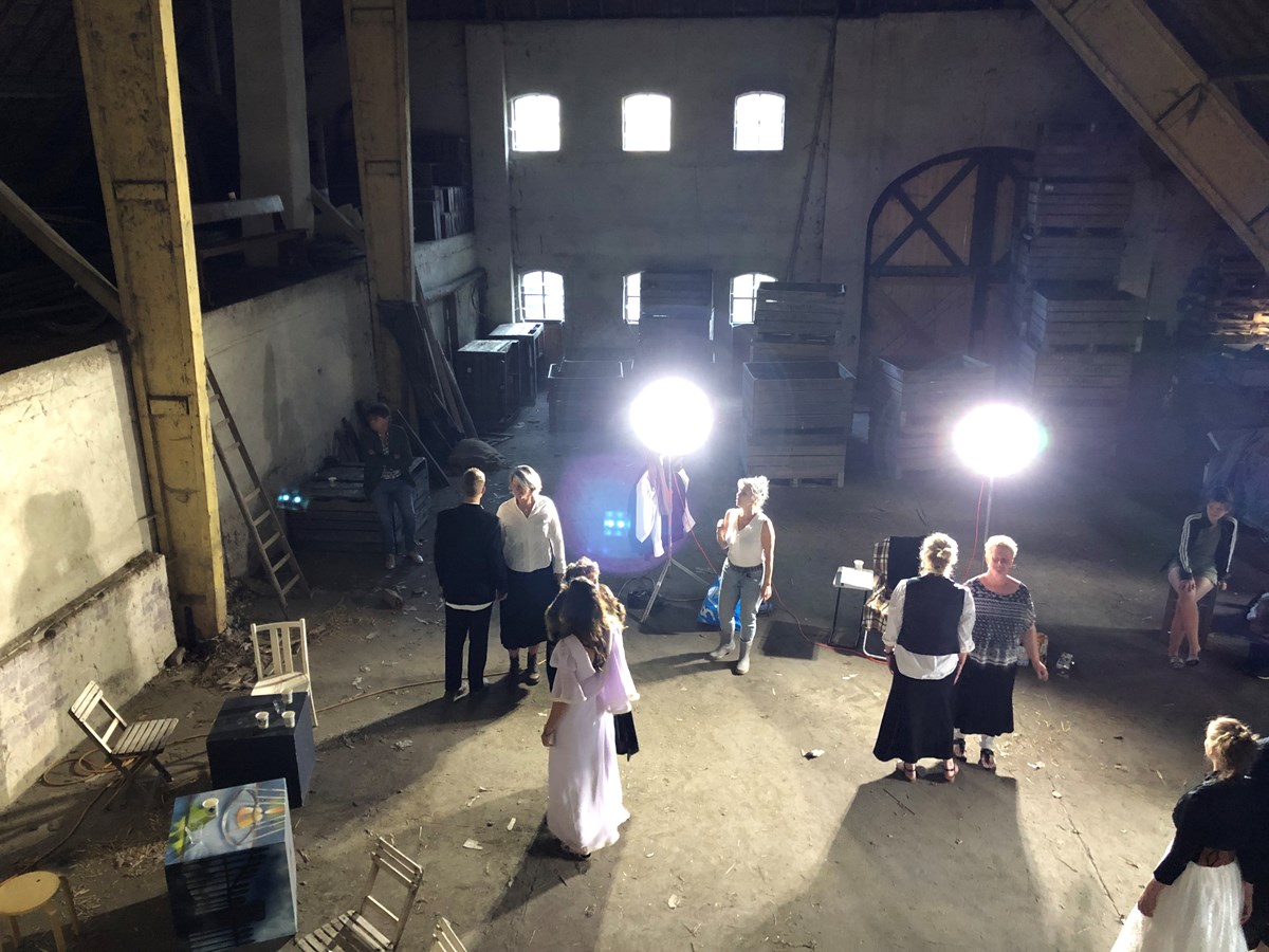 Ginds, tussen de netels