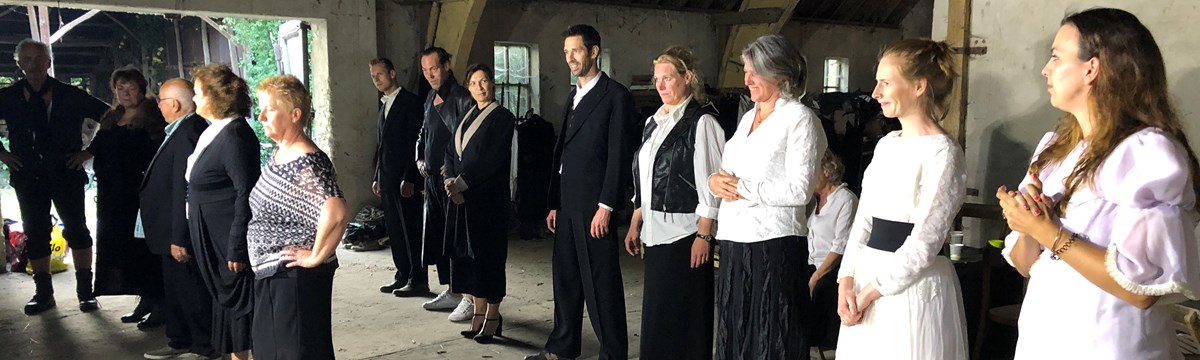 Ginds, tussen de netels