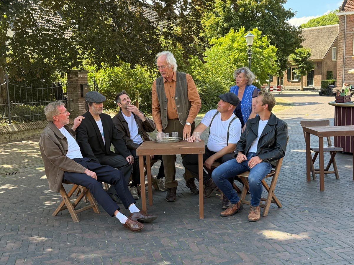 Dorpsgeheimen 100 jaar