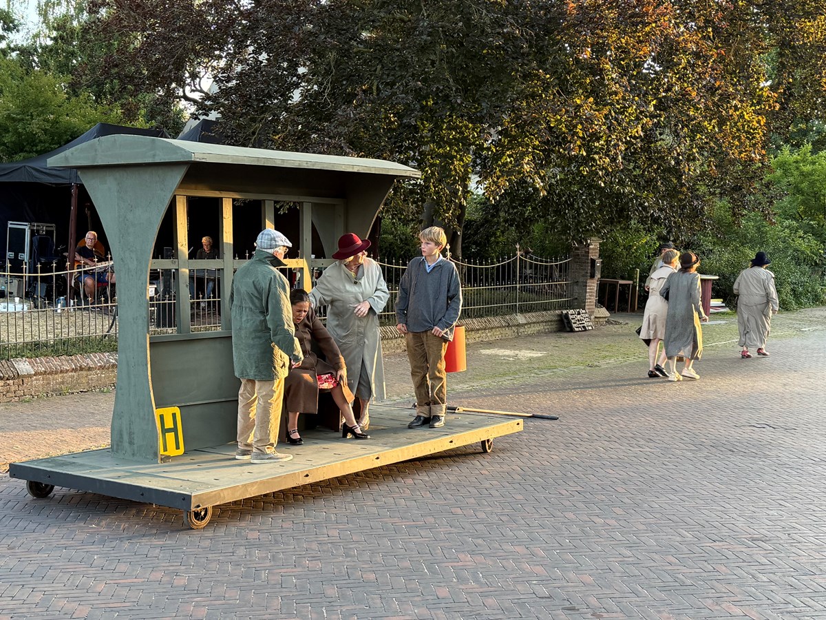 Dorpsgeheimen 100 jaar