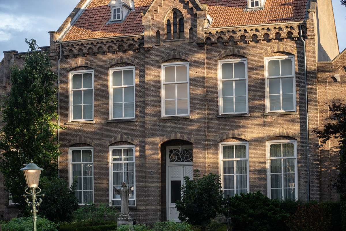 Dorpsgeheimen 100 jaar EMM