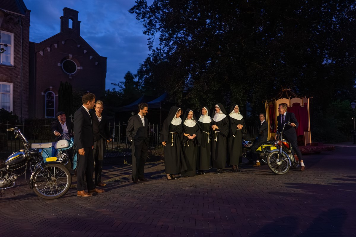 Dorpsgeheimen 100 jaar EMM