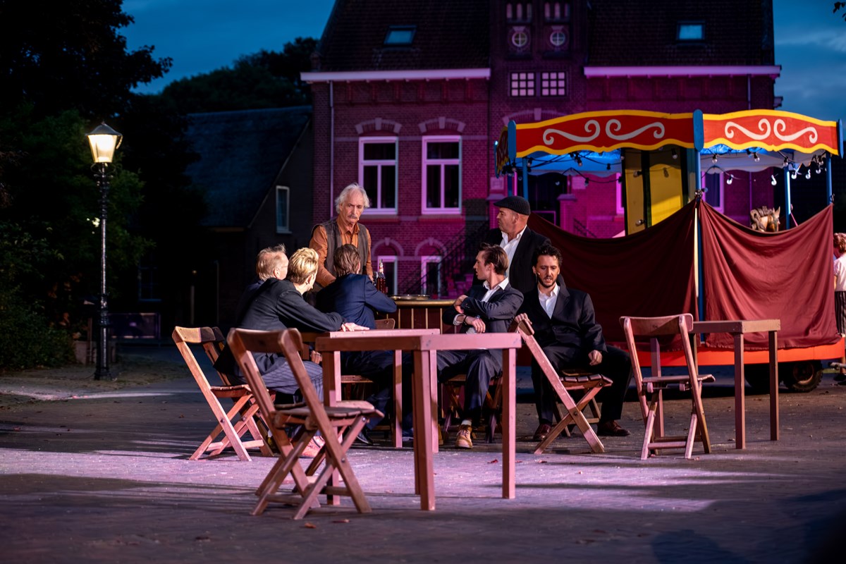 Dorpsgeheimen 100 jaar EMM