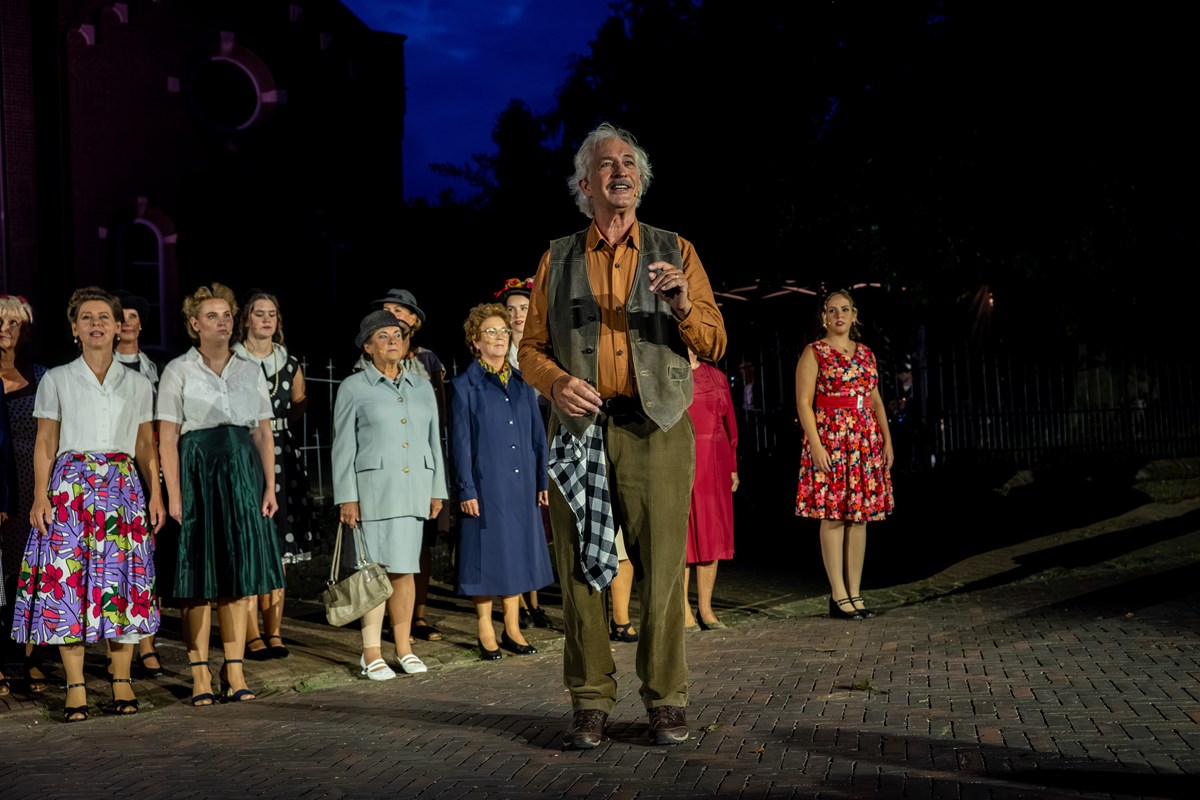 Dorpsgeheimen 100 jaar EMM