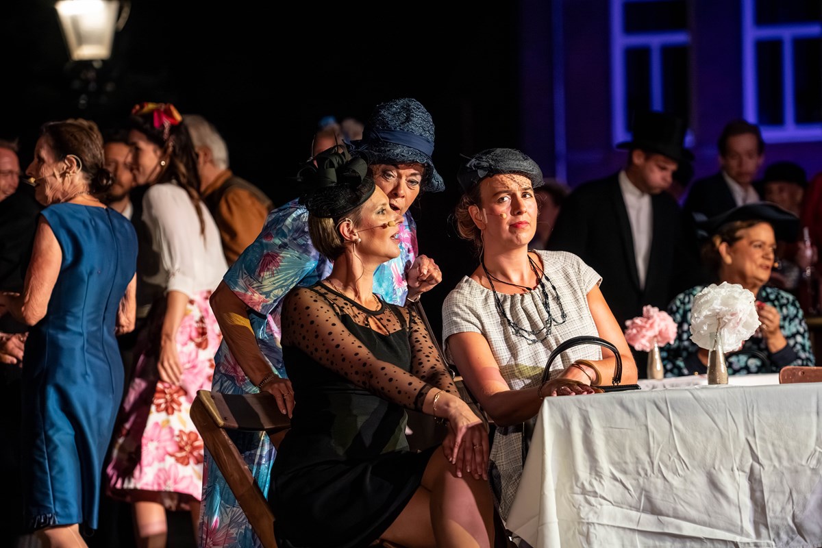 Dorpsgeheimen 100 jaar EMM