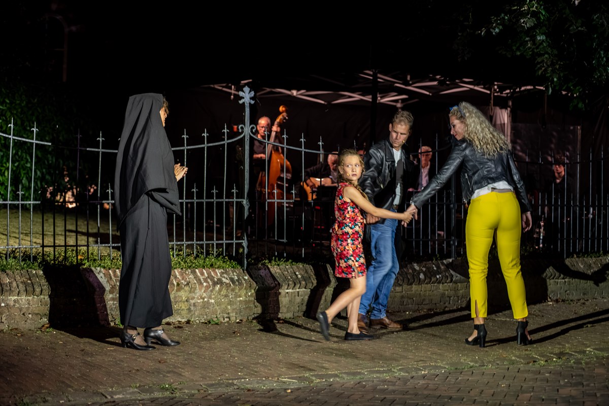 Dorpsgeheimen 100 jaar EMM