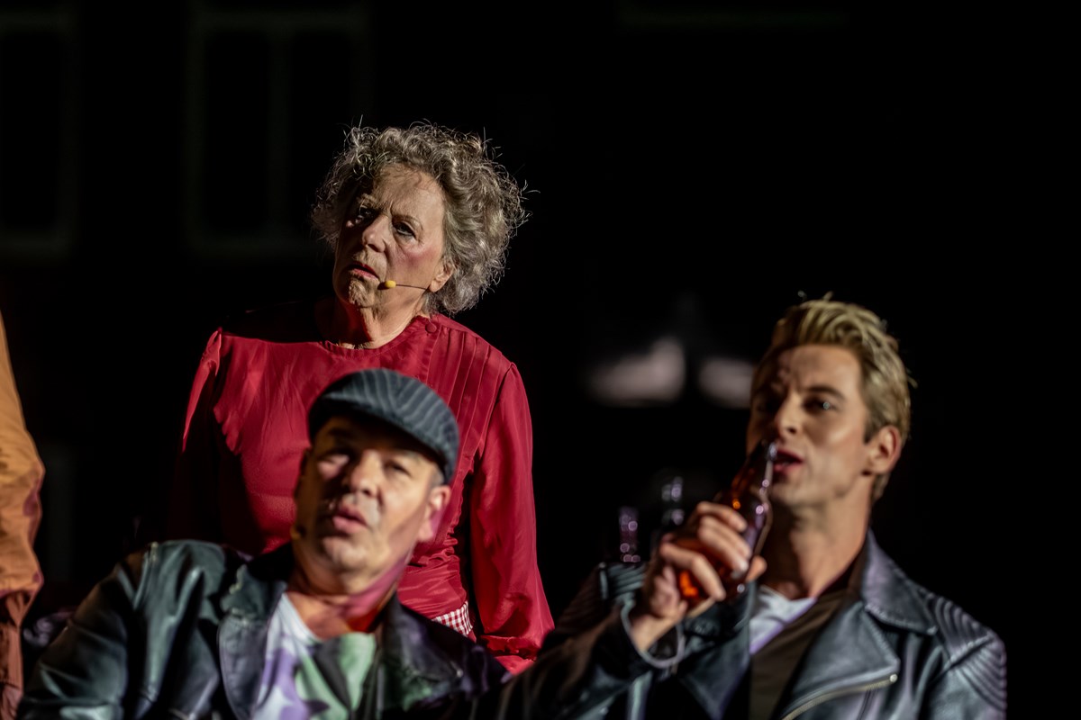 Dorpsgeheimen 100 jaar EMM