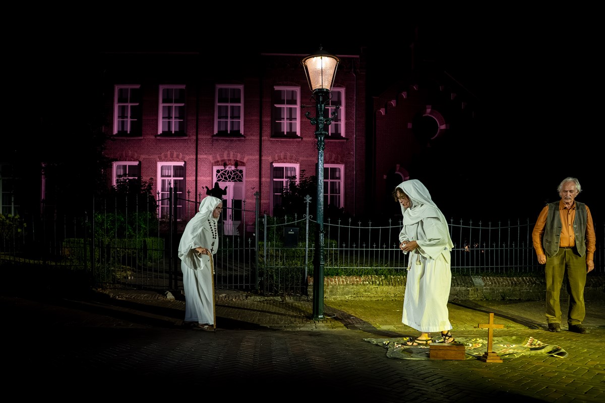 Dorpsgeheimen 100 jaar EMM