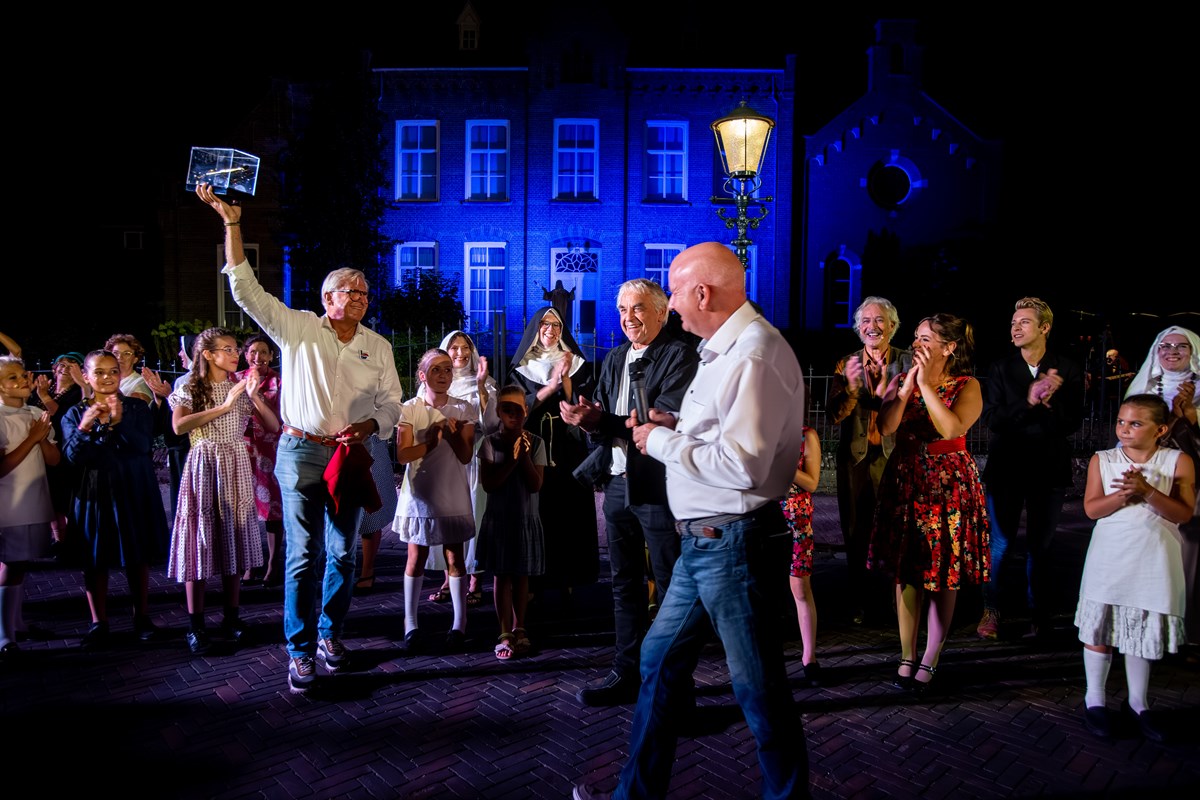 Dorpsgeheimen 100 jaar EMM