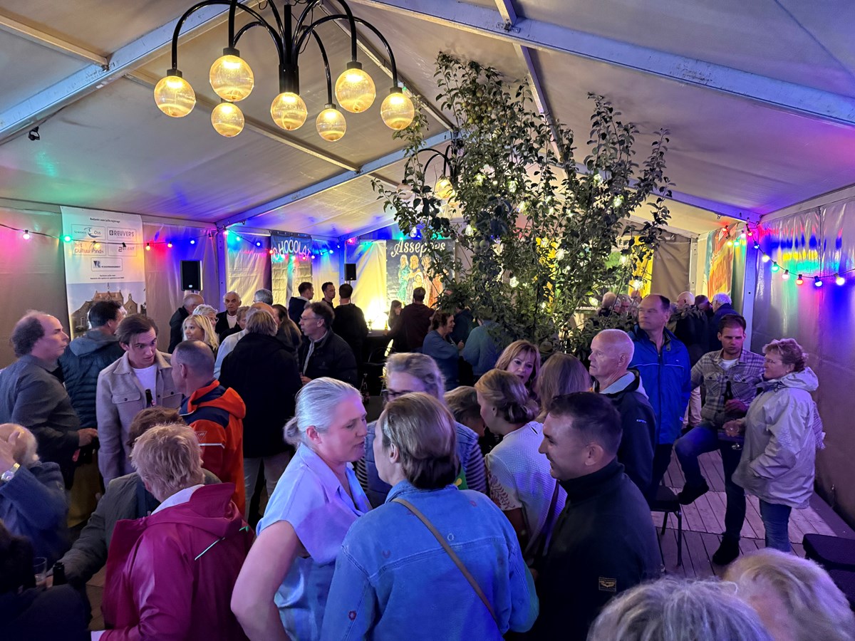 Dorpsgeheimen 100 jaar EMM