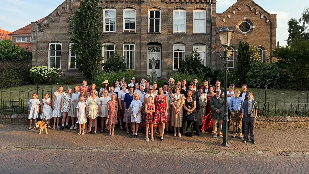 Dorpsgeheimen 100 jaar EMM